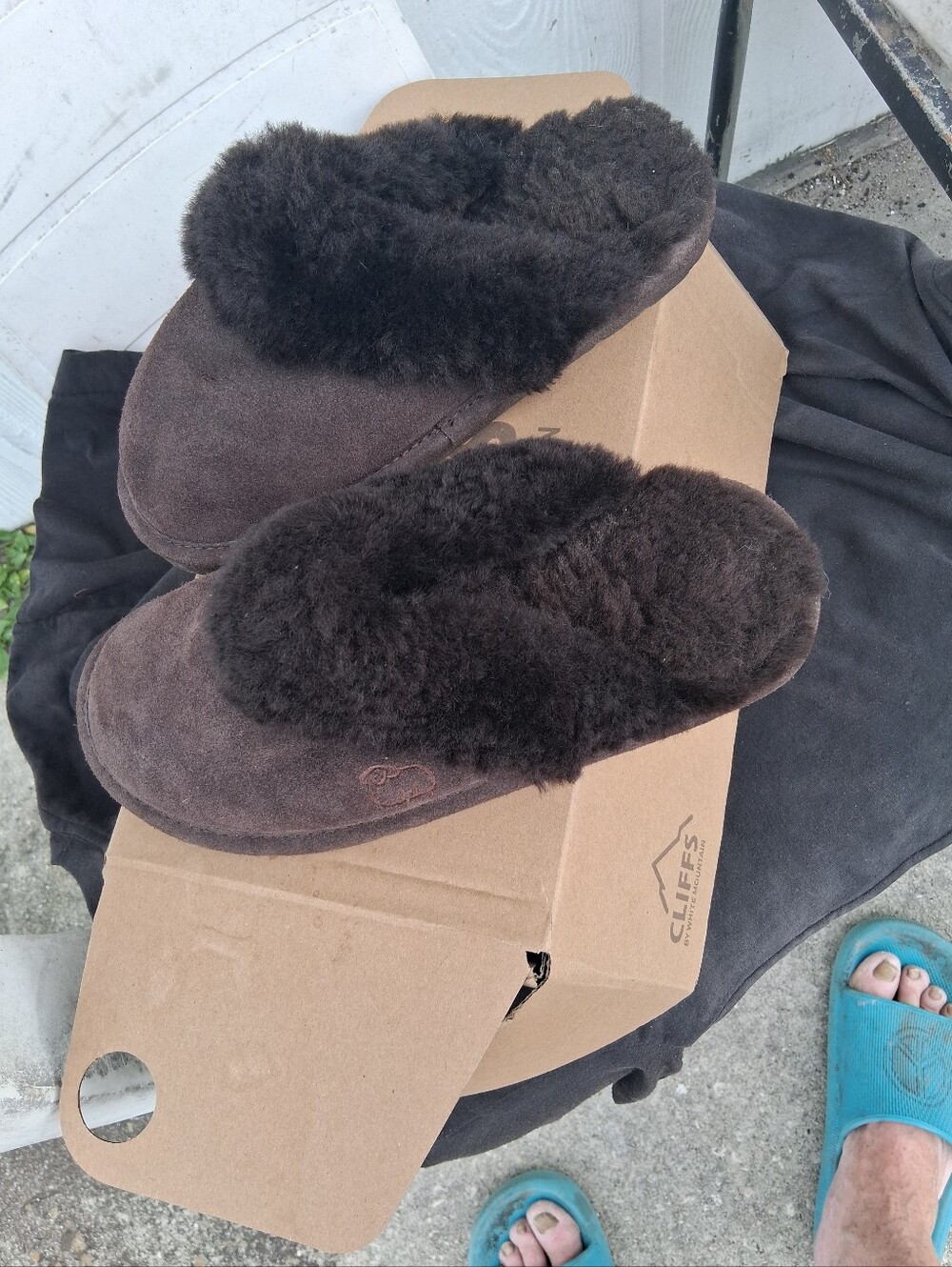 LAMO Sz Large Grey Sheepskin thong Slippers Nw Out Box91/2" Toe Toheel - Picture 6 of 7